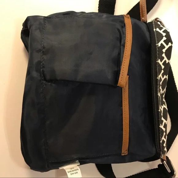 ✨HP✨Tommy Hilfiger Adjustable Crossbody Purse - Picture 8 of 11